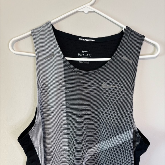 Nike Men’s Gray and Black Tank Top - Picture 2 of 7